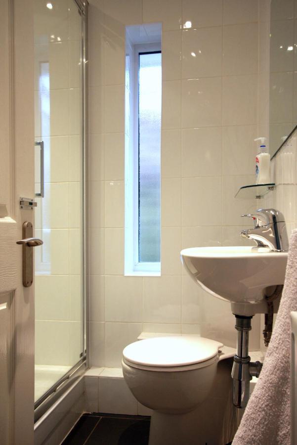 Abacus Bed And Breakfast, Blackwater, Hampshire Camberley Exterior foto