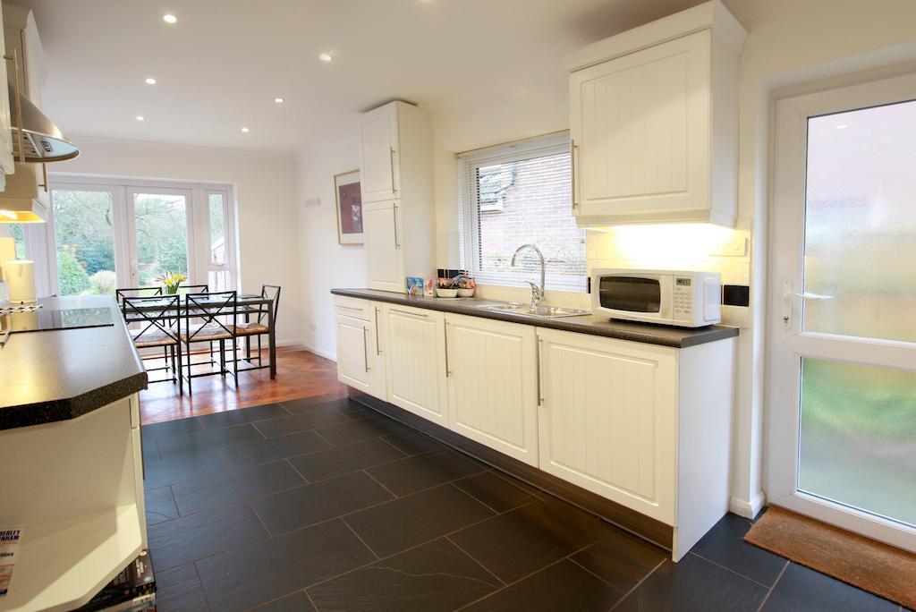 Abacus Bed And Breakfast, Blackwater, Hampshire Camberley Exterior foto